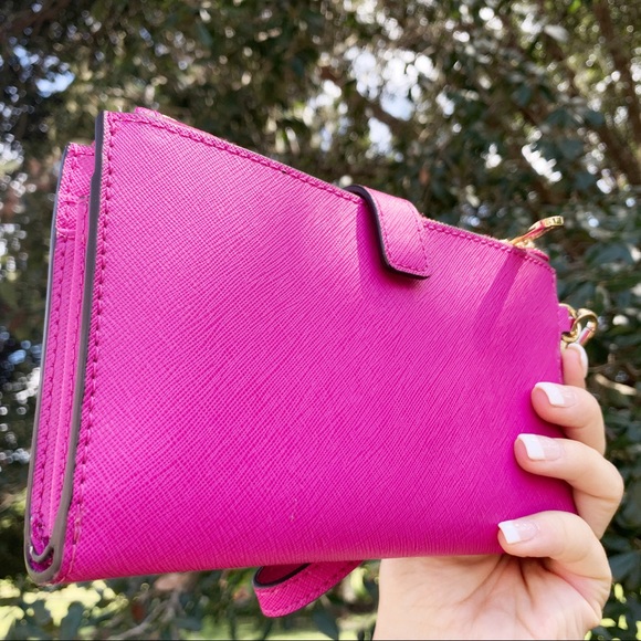 Michael kors large phone wallet wristlet ‼️SALE‼️ - Picture 4 of 6